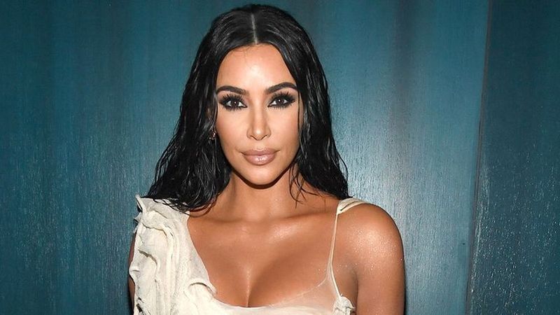 Kim Kardashian gaan woes vir die bekendstelling van nuwe SKIMS- laat min tot verbeelding oor